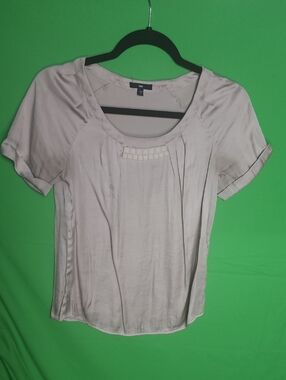 Gap Light Beige Short Sleeve Scoop Neck Pleated Top RN 54023 Size 2 **flaws**